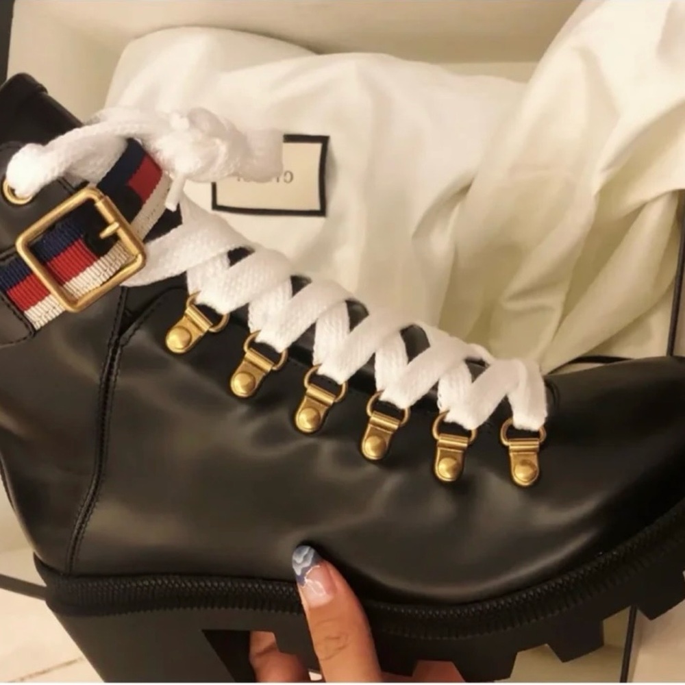 Like new gorgeous Gucci boots - Picture 3 of 8